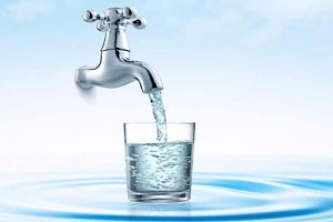 Consumo di acqua del rubinetto stabile, 8 su 10 la bevono